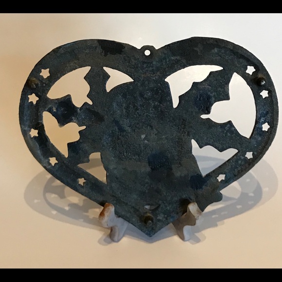 Vintage Heart Shaped Cast Iron Trivet/Hot Plate~Happy Holidays~Snowman - Picture 2 of 2